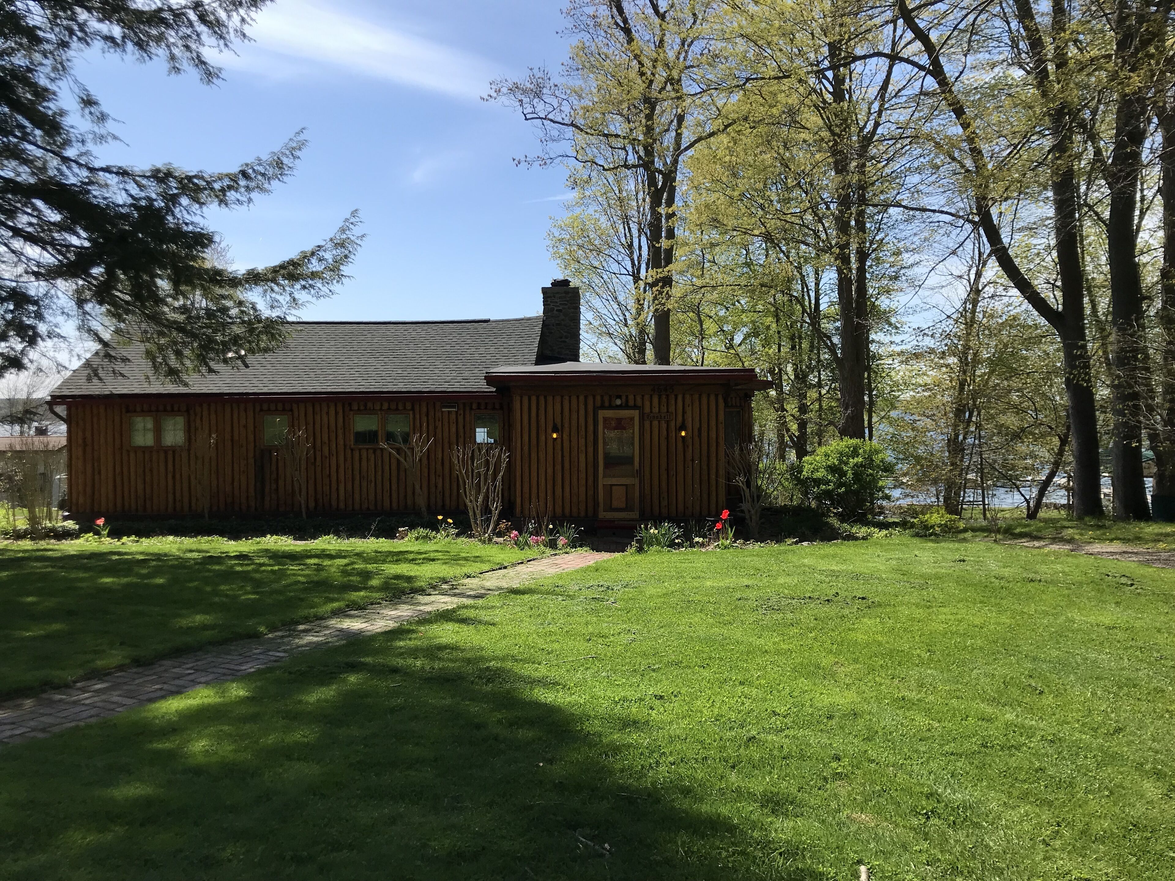 Lakefront house with privacy and great sunsets -- rents Saturday to Saturday