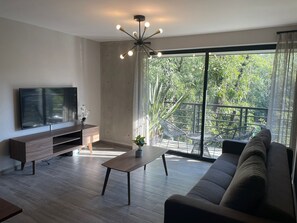 Smart TV, Netflix, streaming services - Amazing 2BR in Parque España (Mexico City)