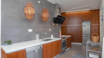 Frigorifero, microonde, forno, lavastoviglie