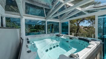 Indoor spa tub