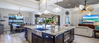 Lux 5BR/4BA South-Facing Waterfront / Pool, Hot Tub, Dock & Dual Master Suites