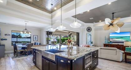 Lux 5BR/4BA South-Facing Waterfront / Pool, Hot Tub, Dock & Dual Master Suites