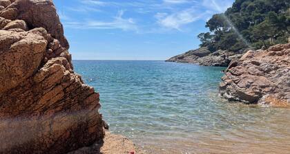 Tamariu Foraió Home for 6, AC/WiFi 50m beach near!