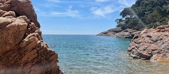 The perfect getaway house 50m from Tamariu Beach