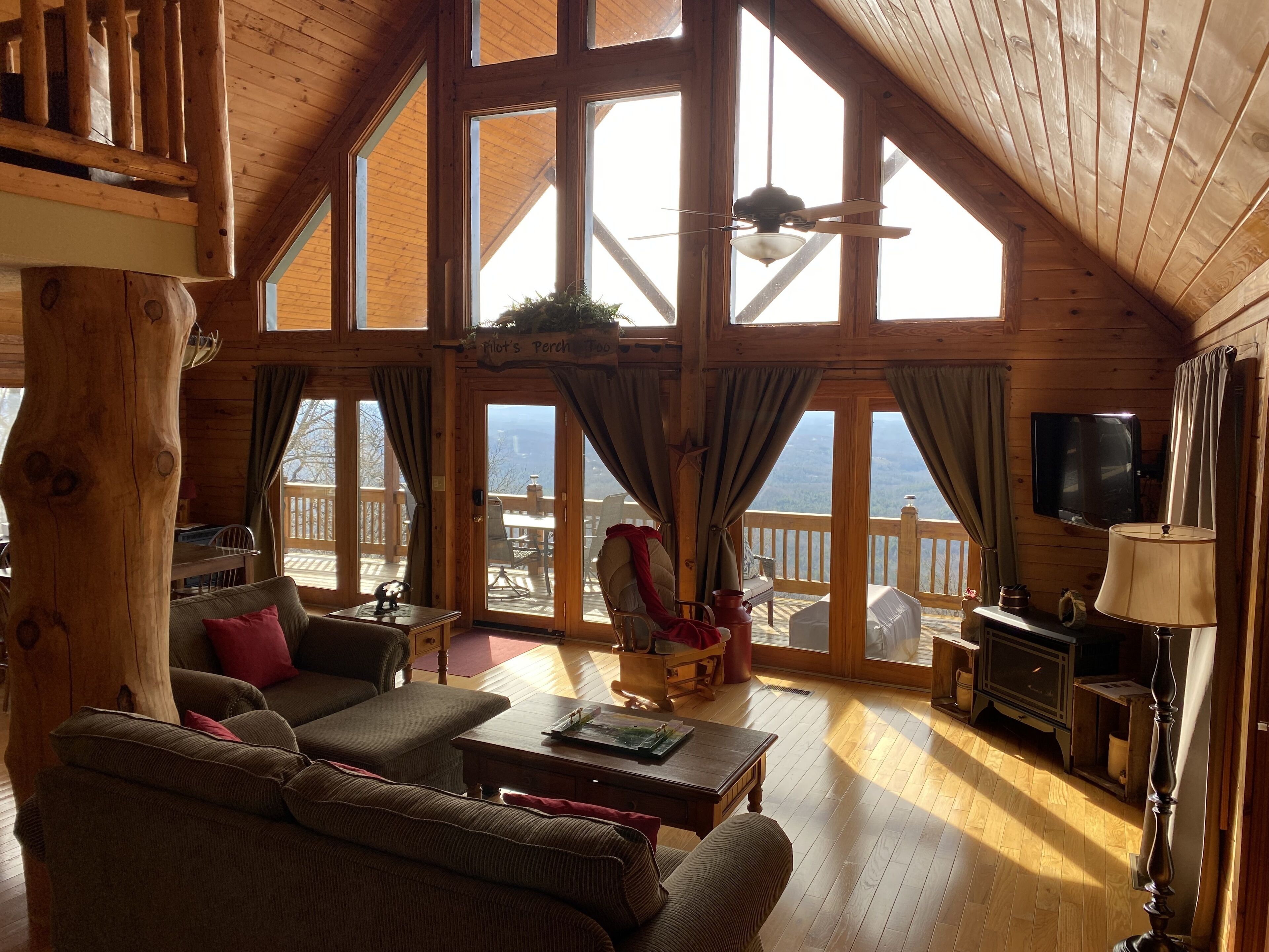 Amazing Cabin on Blue Ridge over Mt Airy