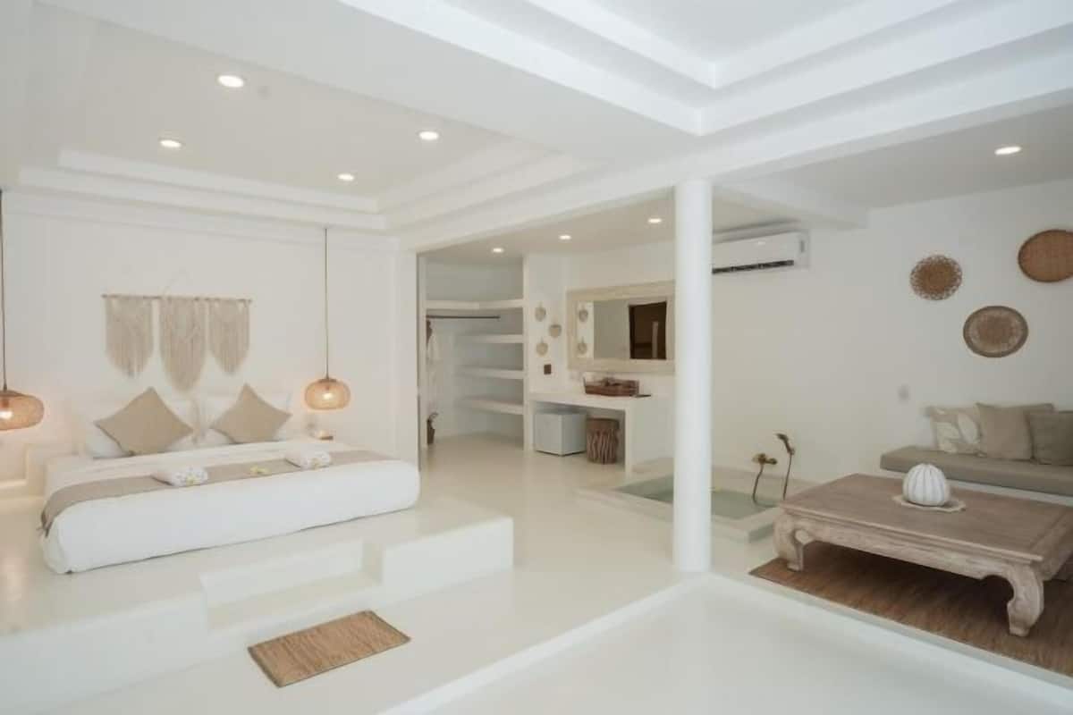 Egyptian cotton sheets, premium bedding, pillowtop beds, minibar