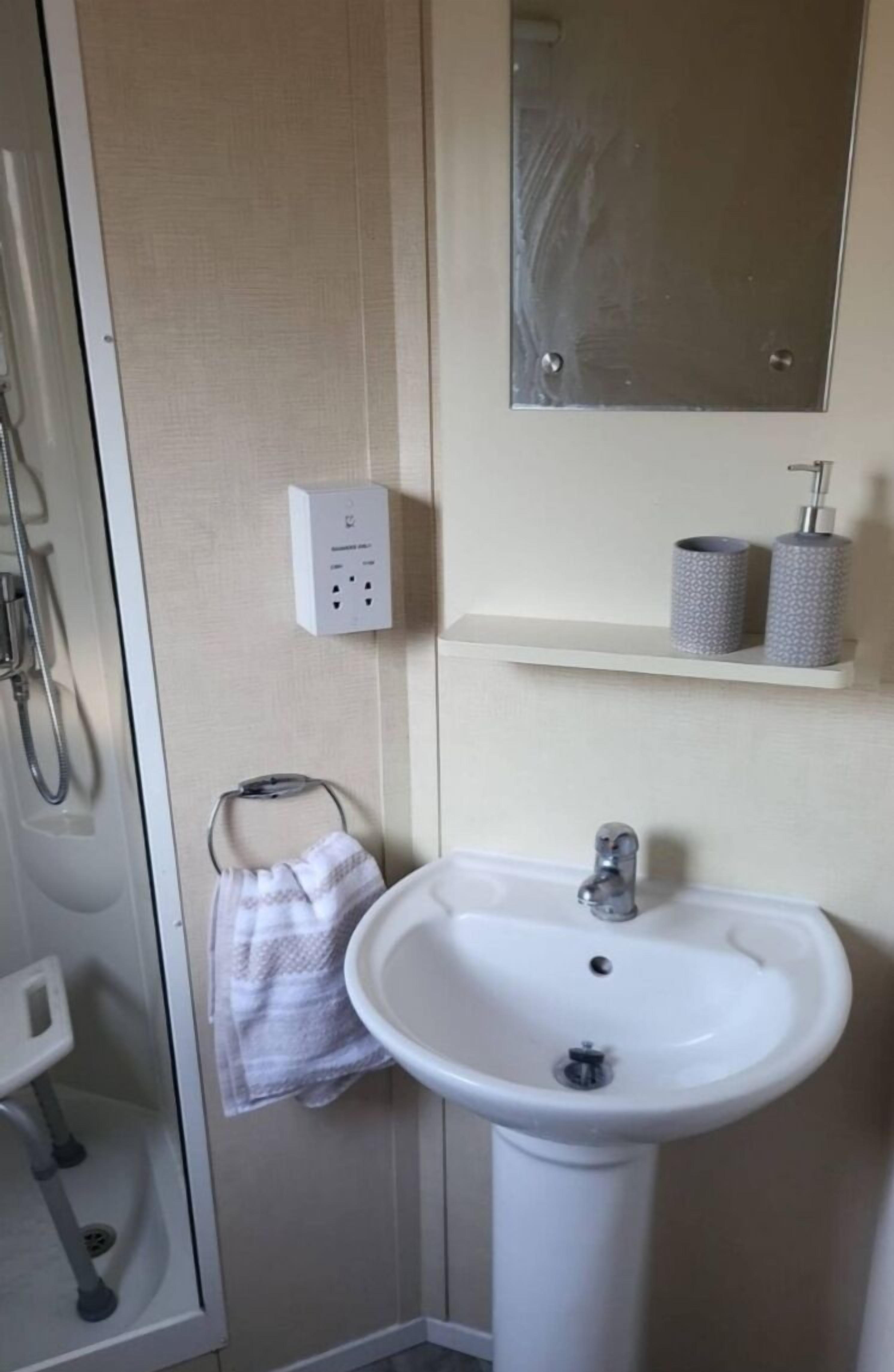 Warm and snuggly 8-Berth static in Essex