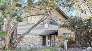 Exterior - Kirkwood 4A country style studio. (Thredbo)