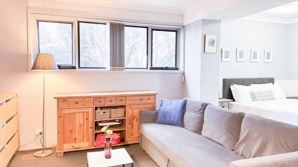 1 bedroom, bed sheets - Kirkwood 4A country style studio. (Thredbo)