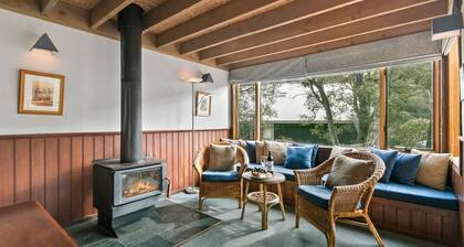 Magpies Nest is a cozy freestanding chalet.