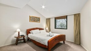 1 soverom, strykejern/-brett og sengetøy