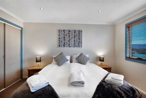 4 bedrooms, iron/ironing board, WiFi, bed sheets