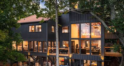 Don't Miss Out!! BOOK TODAY - Sleeps 24 - 6 King Suites - 2 Hot Tubs - Fire Pit