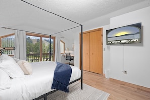 3 bedrooms, desk, iron/ironing board, free WiFi