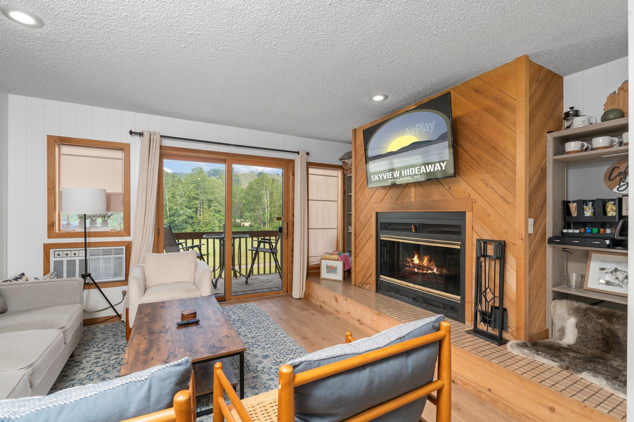 Winter Adventure Retreat - Ski Views, New King Beds, Fully Loaded Kitchen!