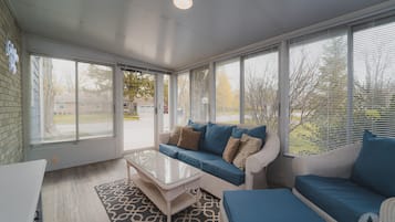 Smart TV, fireplace, video games