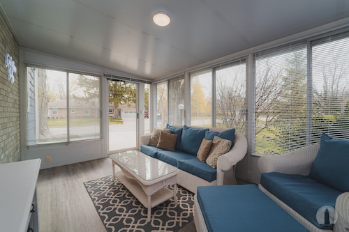 Beach & Downtown 3 minutes away-Fire Pit-Video Games-Coffee Bar