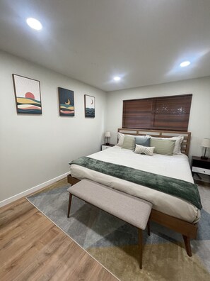 2 Schlafzimmer, BĂŒgeleisen/BĂŒgelbrett, kostenloses WLAN, BettwĂ€sche