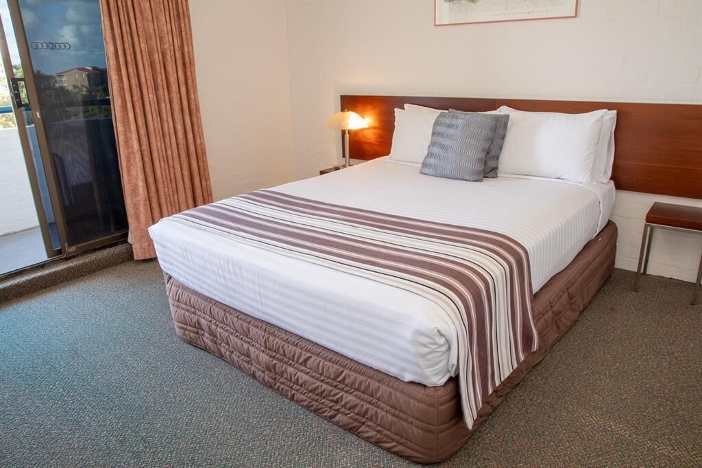 مكتب وواي فاي مجانًا وملاءات أسرّة