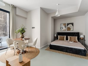 Iron/ironing board, Internet, bed sheets