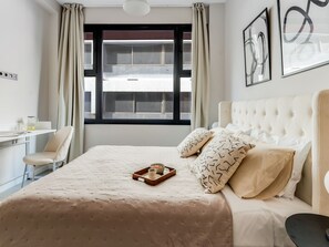 Iron/ironing board, Internet, bed sheets
