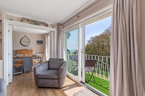 2 bedrooms - Salty Kisses - Sea Front Aparment (Pembroke)