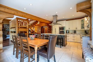 Dining - Ski out chalet w/ hot tub (Whistler)