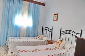 1 bedroom, bed sheets