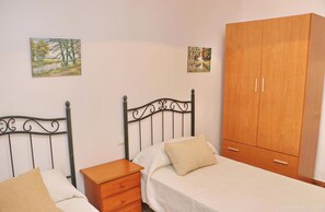 3 bedrooms, bed sheets