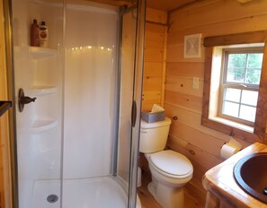Handtücher, Seife, Toilettenpapier