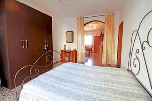 1 bedroom, free WiFi, bed sheets - VERY CENTRAL GALLIPOLI CENTER  (Gallipoli)