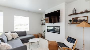 Télévision, cheminée