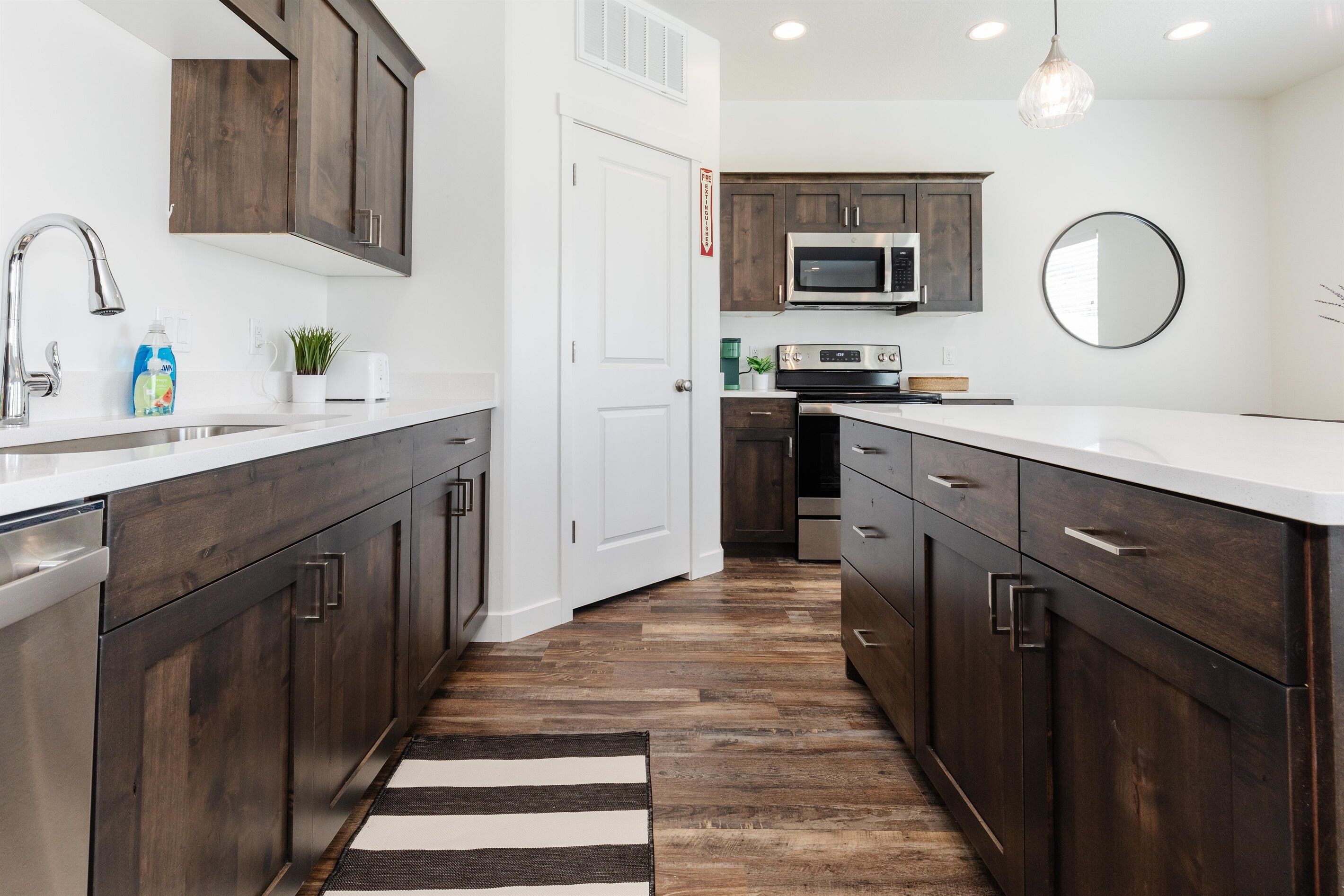 冰箱、微波炉、烤箱、炉灶