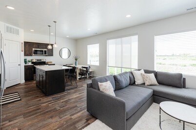 Bearfoot Bungalow | 3 Bedroom, 2.5 Bath | Boat Parking