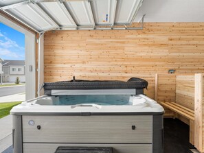 Indoor spa tub