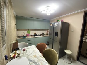 Standard Apartment, 1 Bedroom, Garden View | Private kitchen - Mimihouse (Tbilisi)