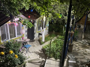 Standard Apartment, 1 Bedroom, Garden View | Bathroom | Rainfall showerhead, free toiletries, hair dryer, slippers - Mimihouse (Tbilisi)