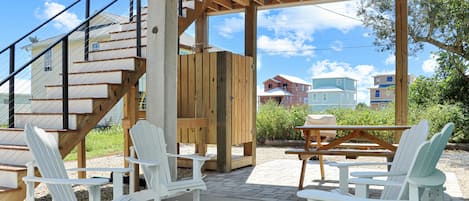 Casa, varias camas (Emerald Palms) | Restaurante al aire libre
