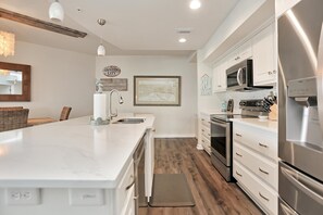 Condo, varias camas (Club at Mexico Beach 2E) | Cocina privada | Horno y tostadora 