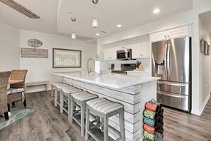 Condo, varias camas (Club at Mexico Beach 2E) | Cocina privada | Horno y tostadora 