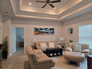 Casa, varias camas (Paradise Isle) | Área de sala de estar