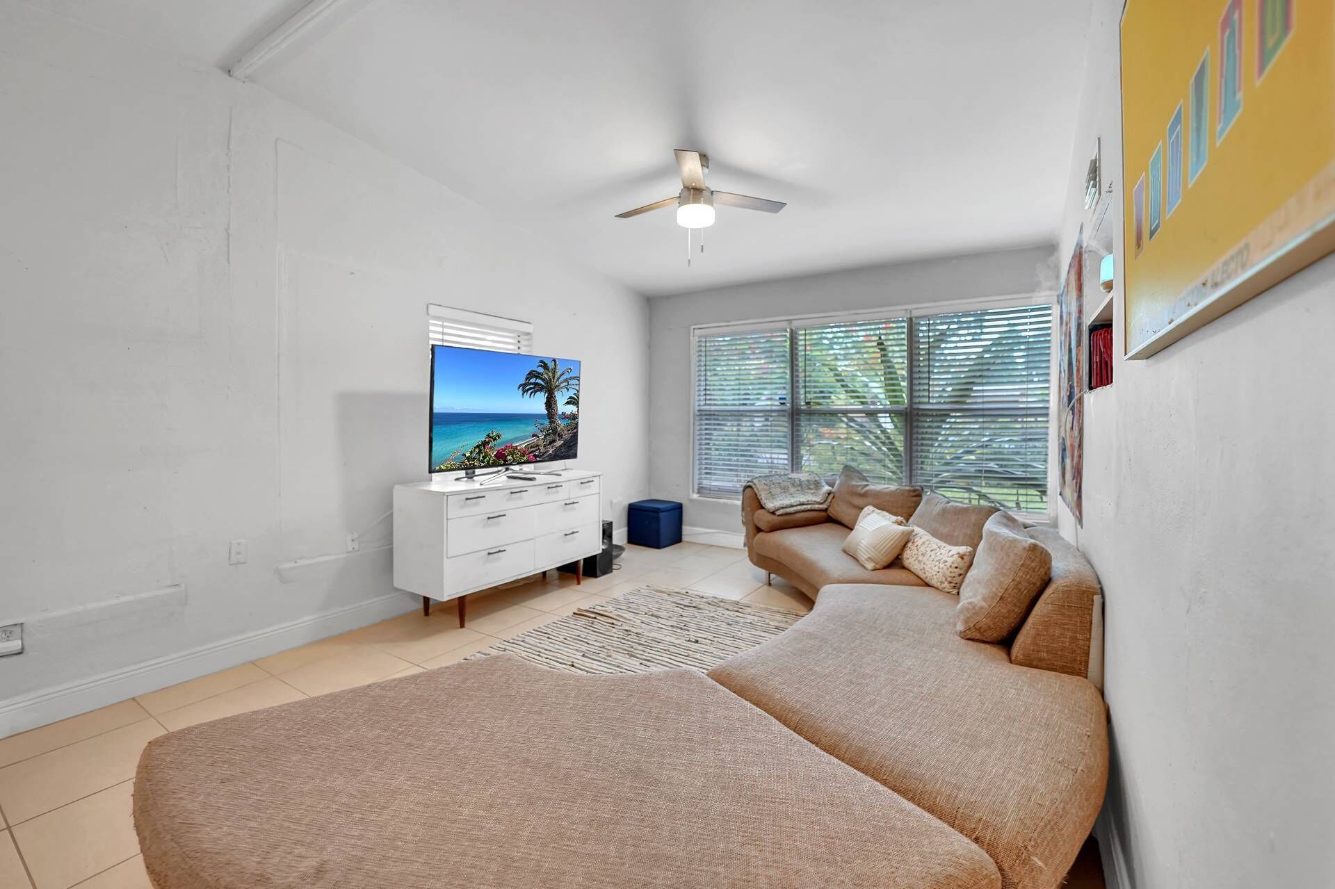 New! Cozy 3/2 Home 10 min Drive to Beach! Pet-Friendly!