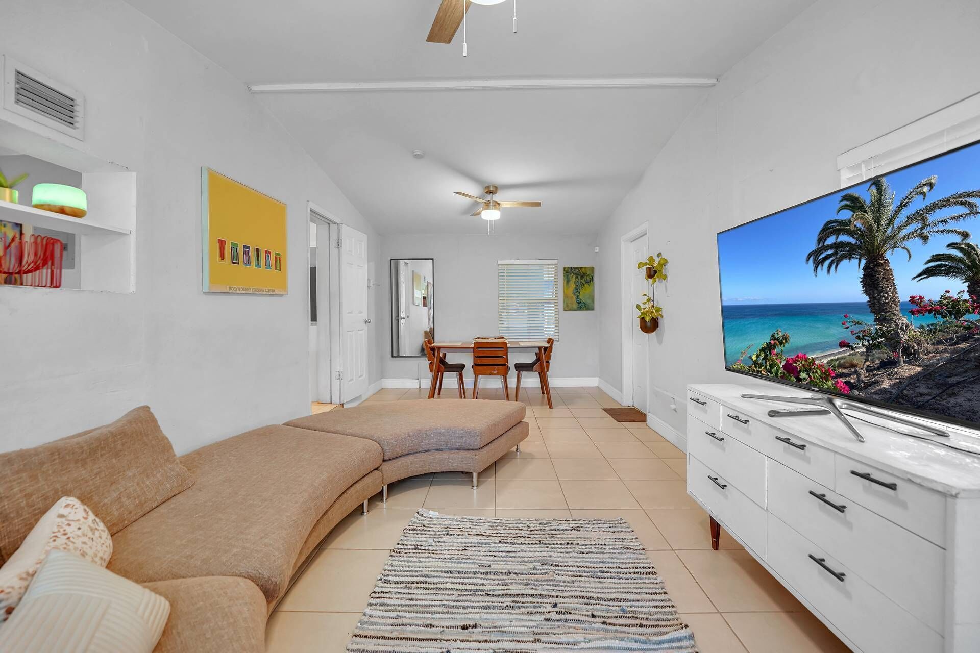 New! Cozy 3/2 Home 10 min Drive to Beach! Pet-Friendly!