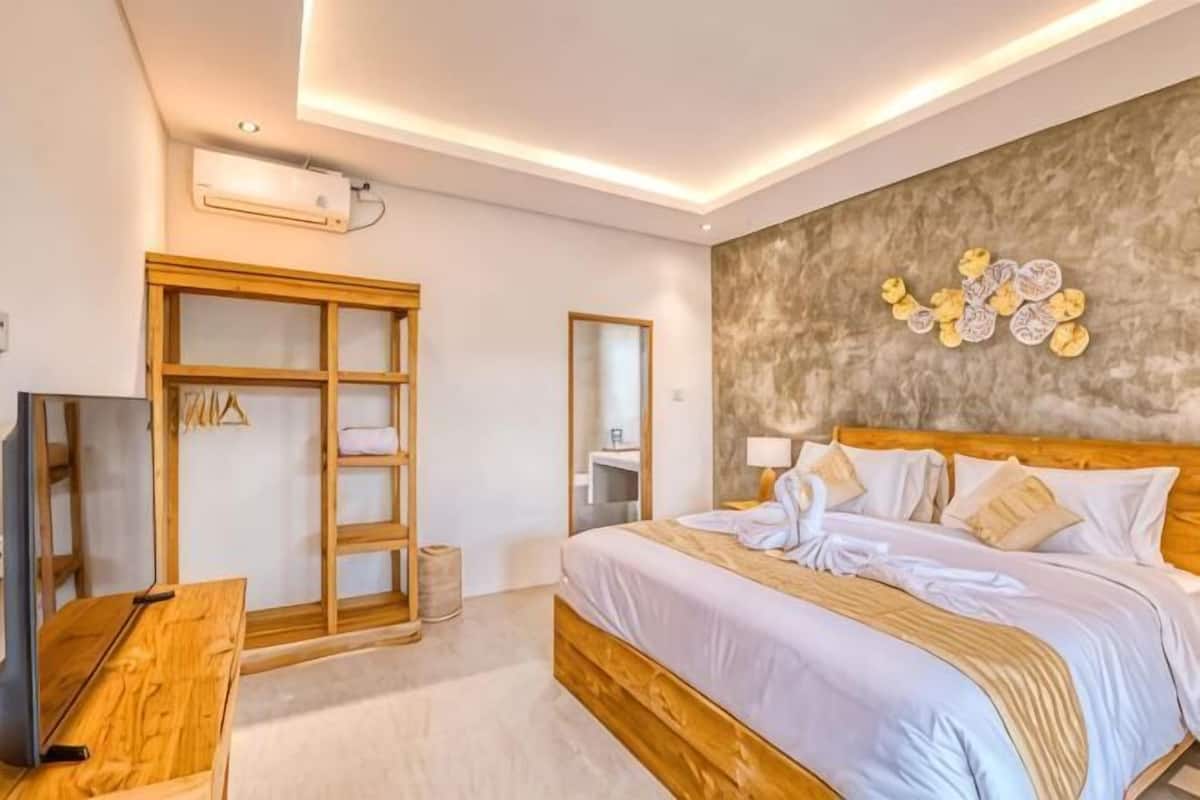 Minibar, in-room safe, individually decorated, individually furnished