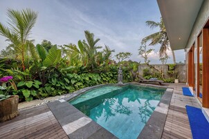 Kolam renang terbuka, payung kolam