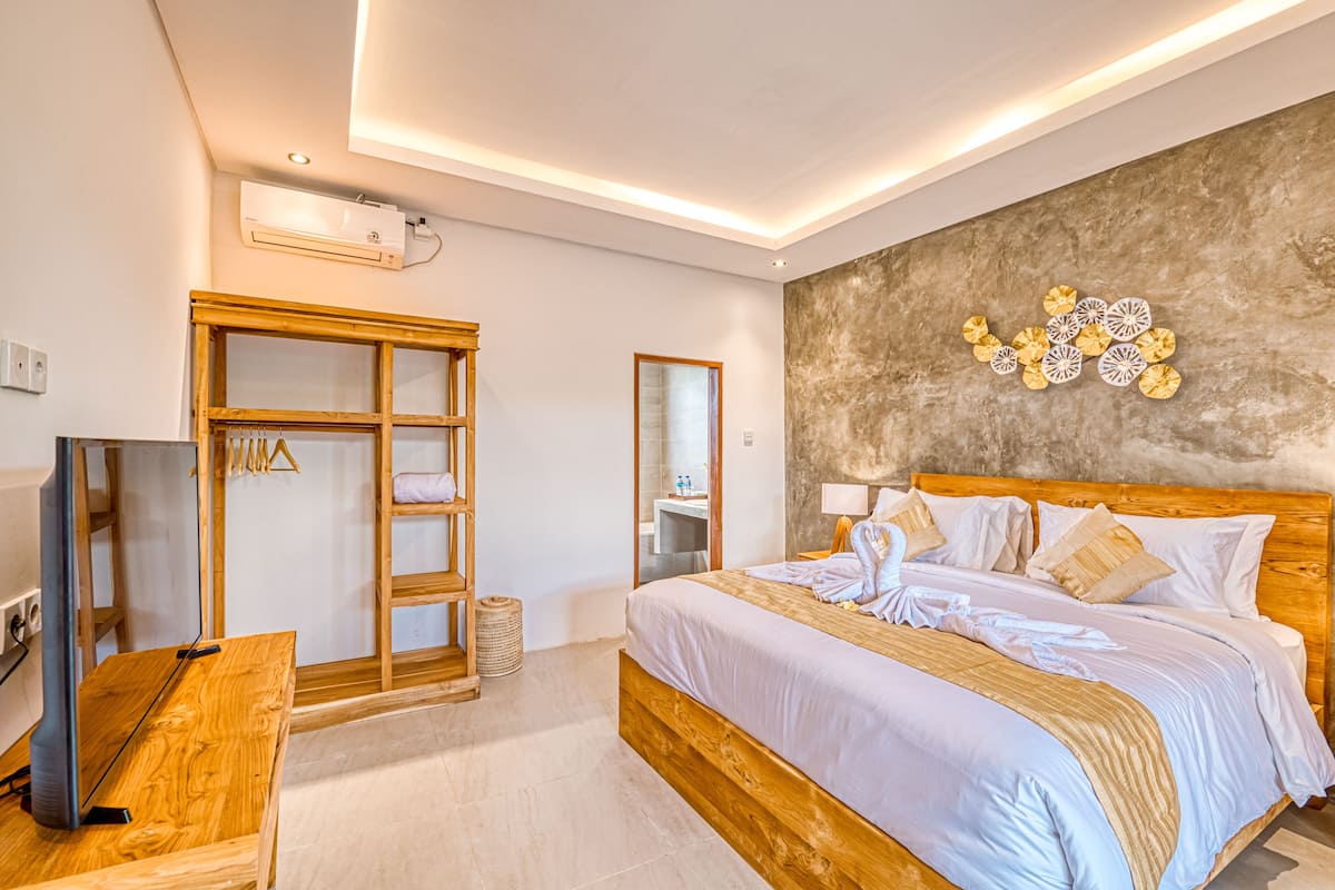2 bedrooms, minibar, in-room safe, individually decorated