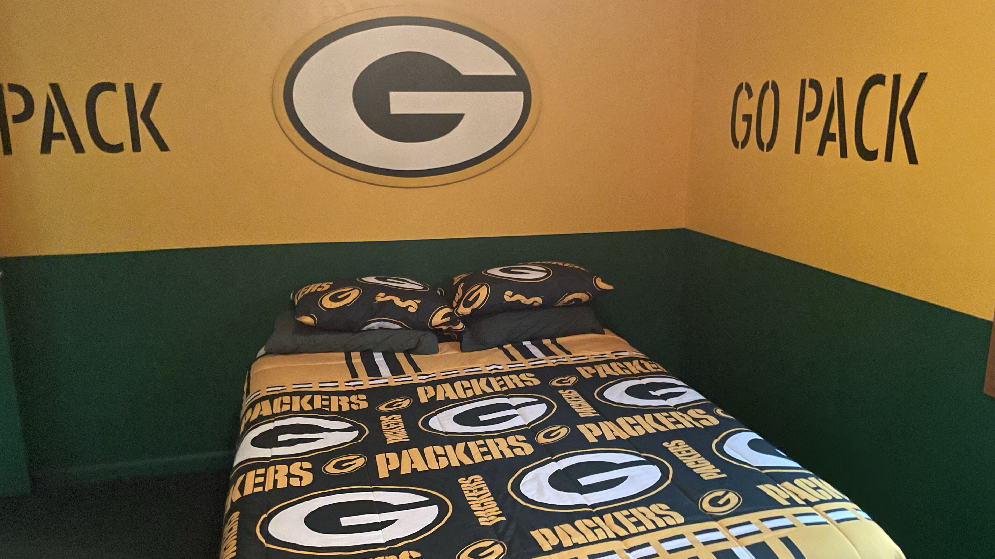 PACKERPLEX is the Place To Stay in Green Bay