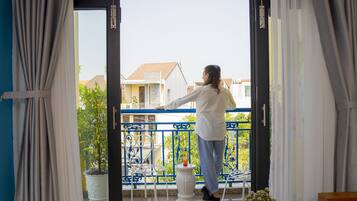 Deluxe Double or Twin Room | Desk, free WiFi, bed sheets