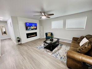 Smart TV, fireplace, Netflix, streaming services