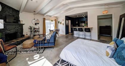 Updated Studio near Central Redding w/Hot Tub